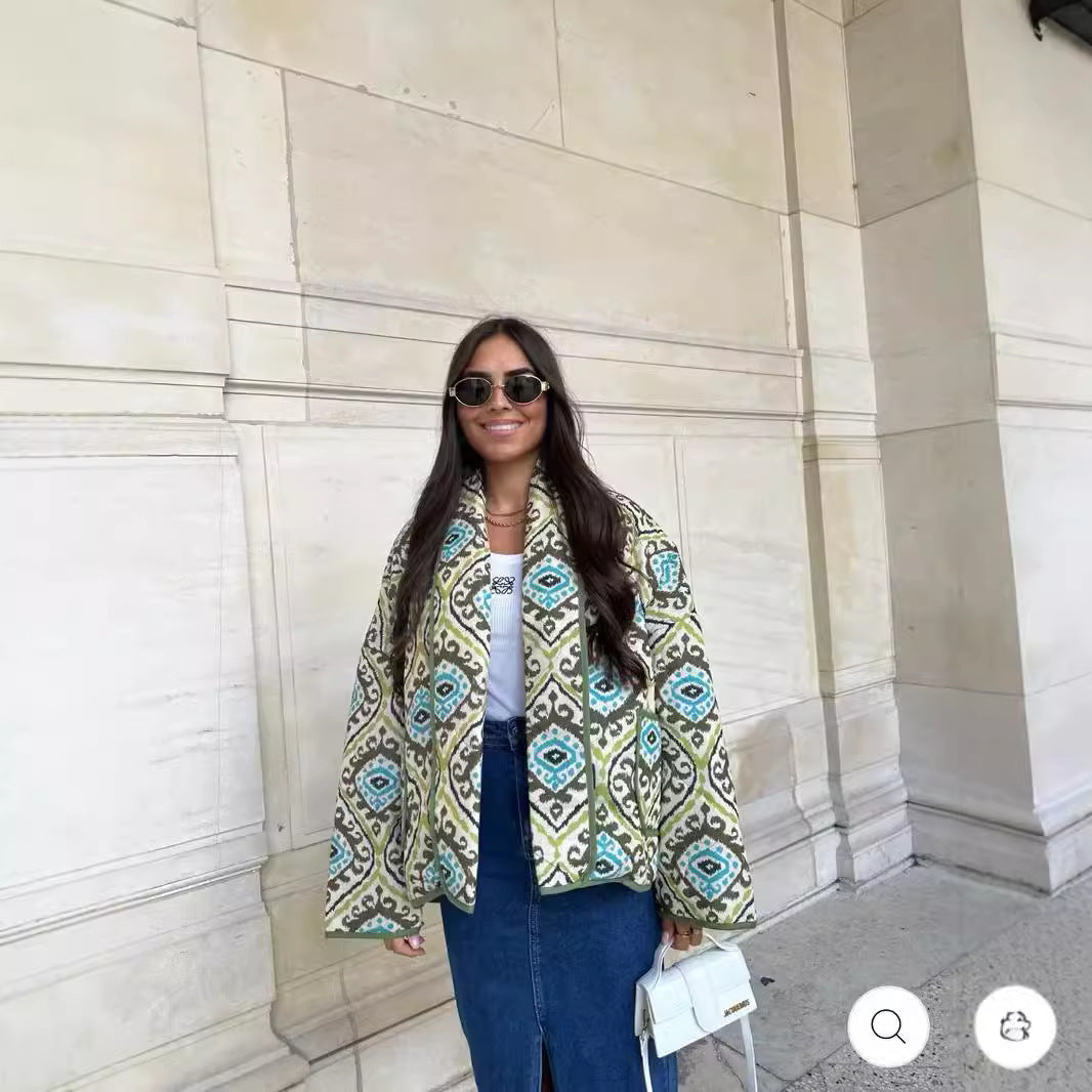 Women's Quilted Short Jacket in Kimono Style with Shawl Collar, Decorative Piping and Allover Print Fashion Glam