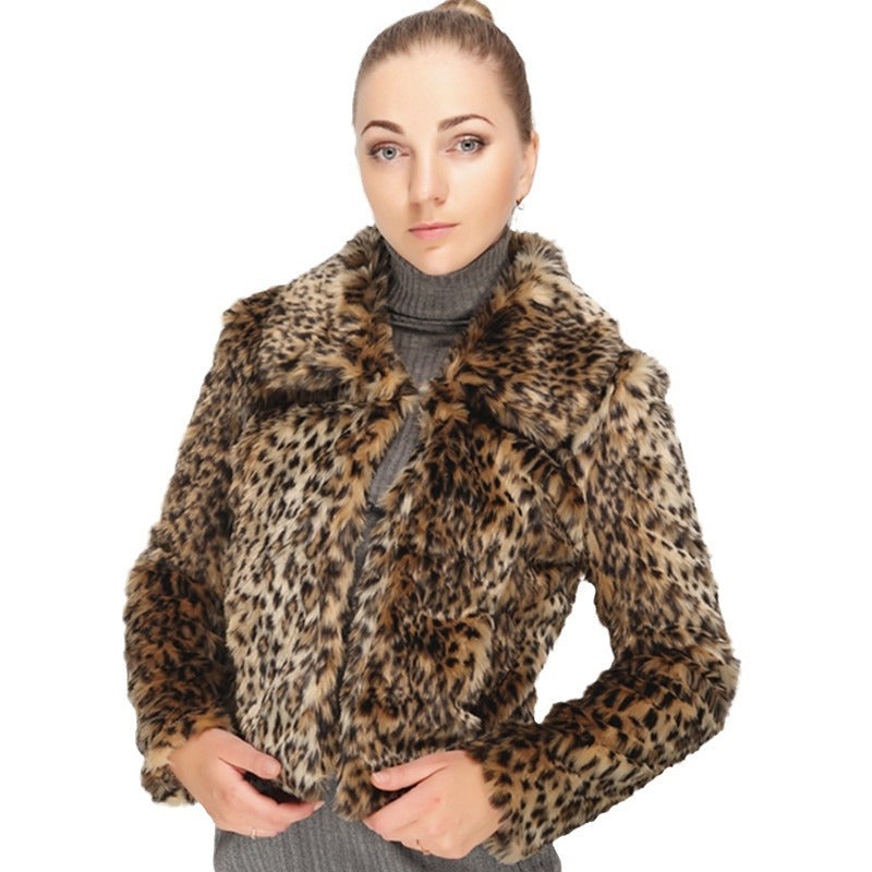 Ladies short jacket made of synthetic fur with a tailored cut, lapel collar and concealed closure Fashion Glam