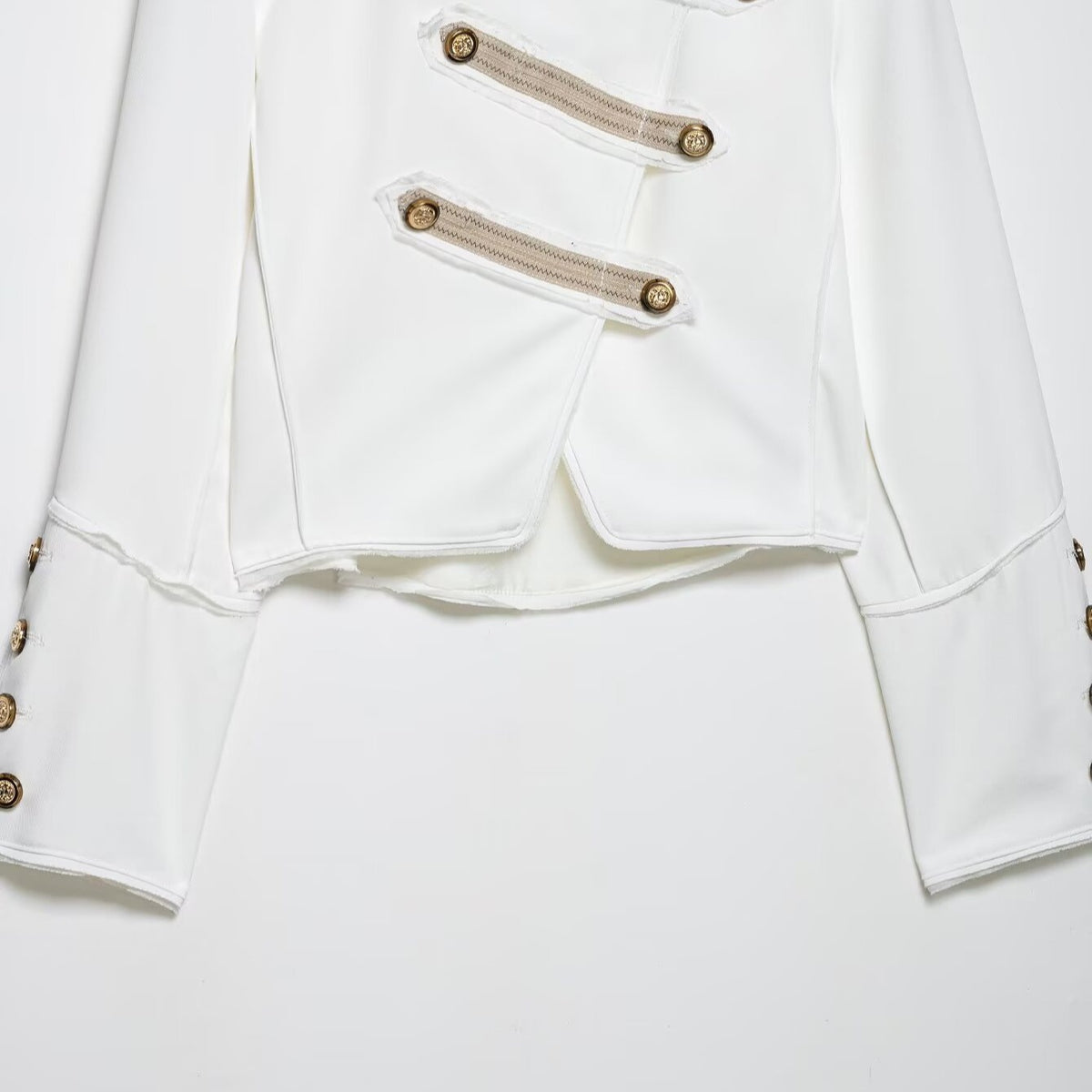 Ladies short-cut military-inspired blazer with decorative button plackets and epaulettes Fashion Glam