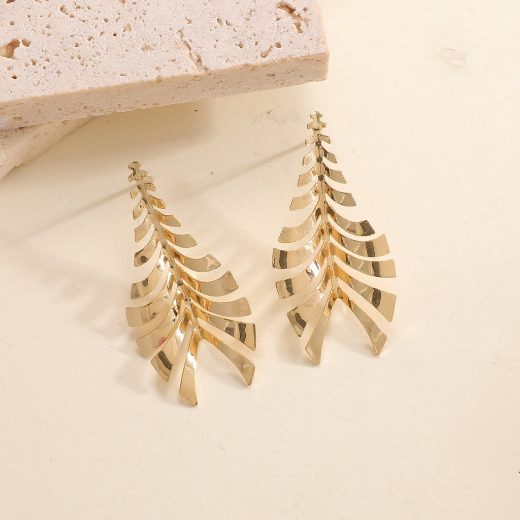 Women Hanging Earrings in Elegant Leaf Design Fashion Glam