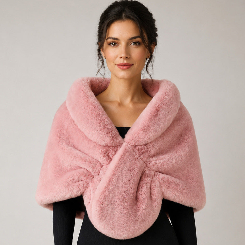 Women Elegant Faux Fur Stole in Capelet Cut Fashion Glam