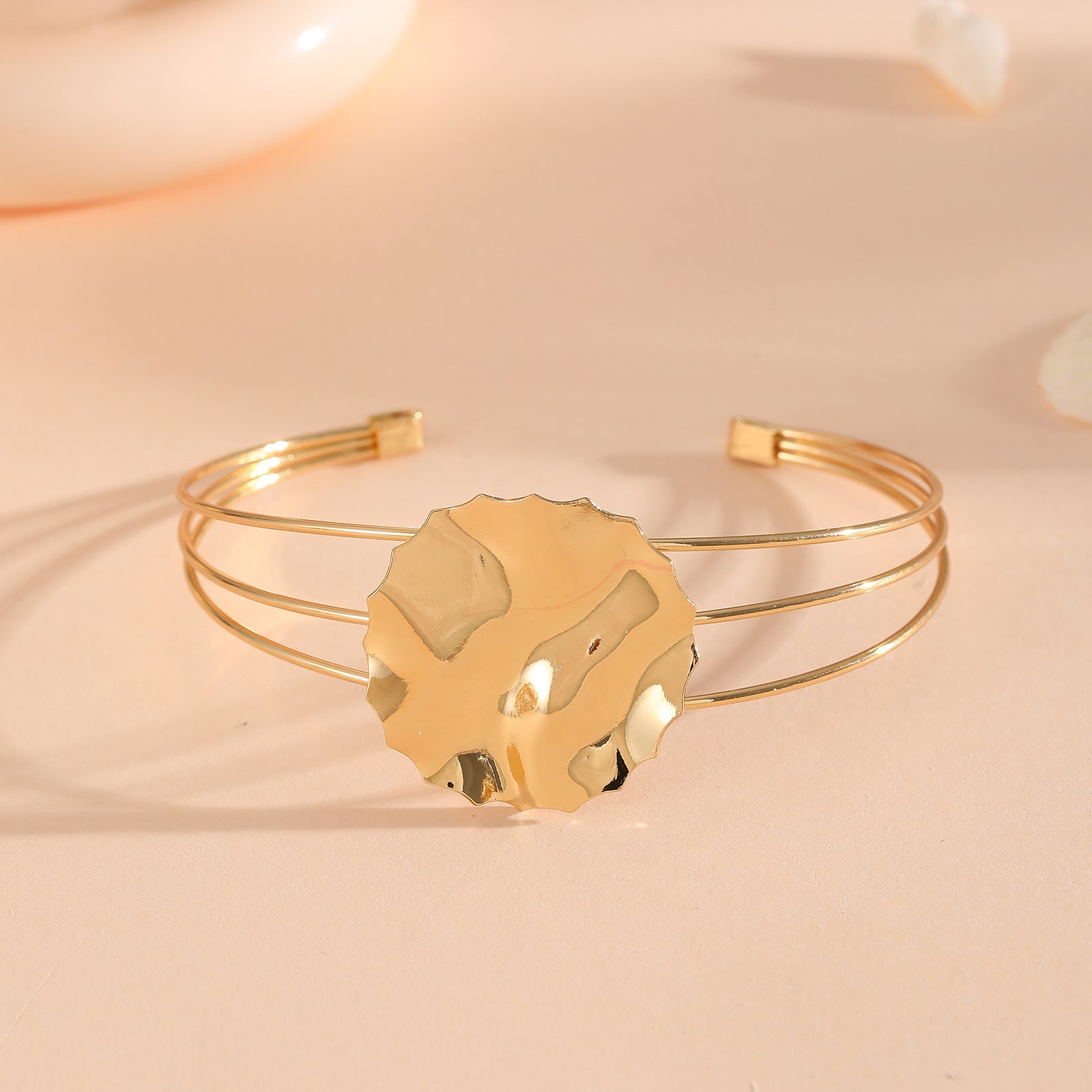 Women's bracelet with intricate bow design Fashion Glam