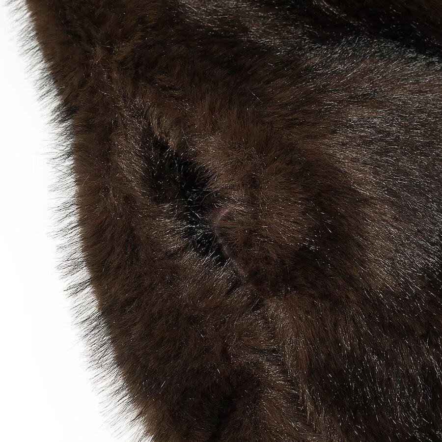 Women's short coat made of luxurious synthetic fur with straight cut Fashion Glam