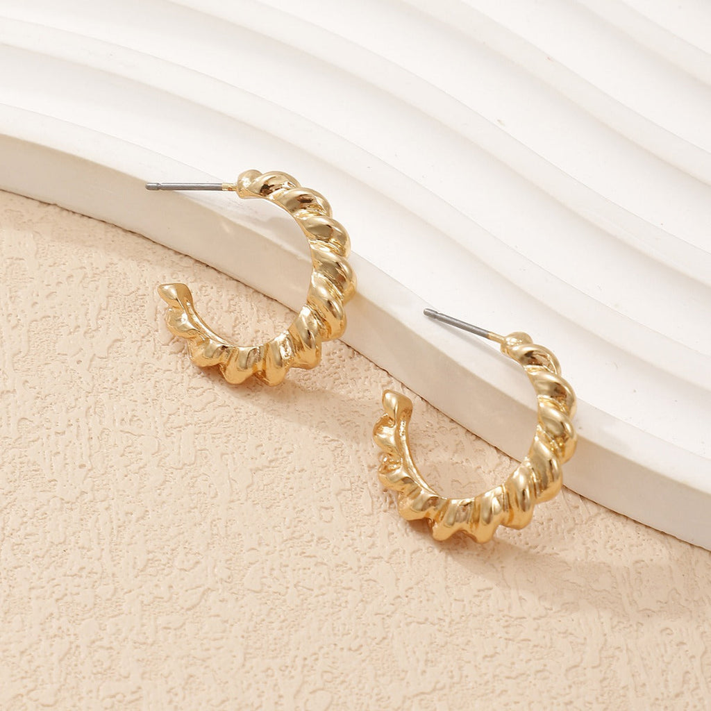 Women Hanging Earrings with Elegant Wave Design Fashion Glam