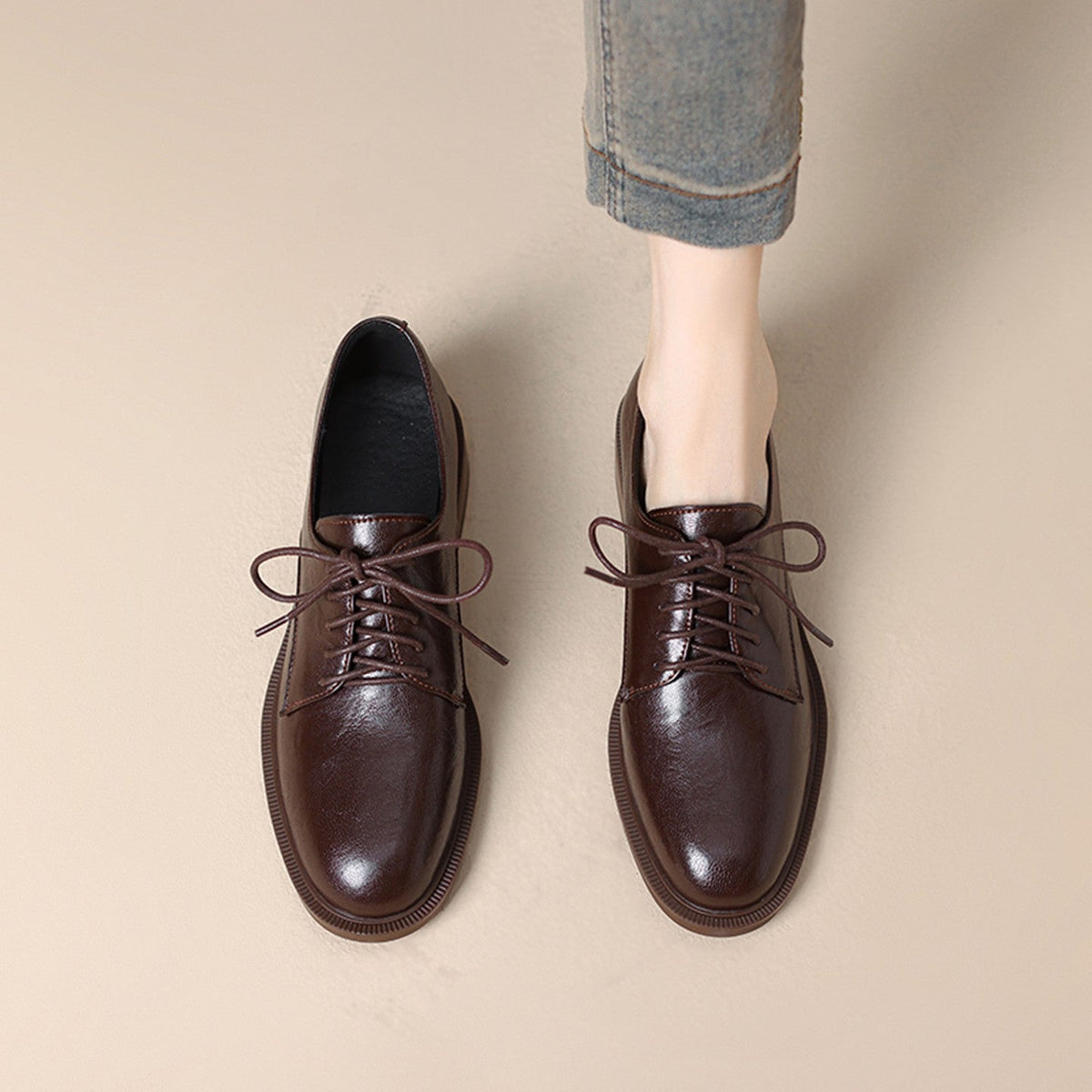 Women Classic Lace-up Shoes Made of Leather Fashion Glam