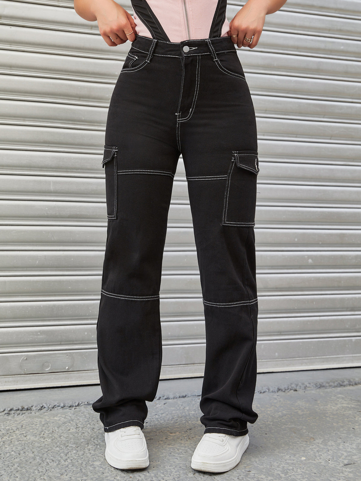 Women's High-Waisted Cargo Pants with Contrast Stitching and Straight Leg Fashion Glam
