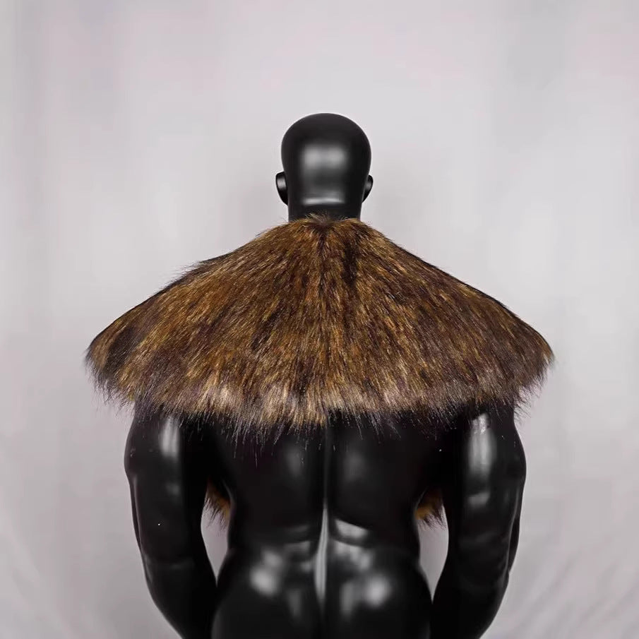 Men's shoulder cape made of faux fur in Viking style with adjustable buckle closure Fashion Glam