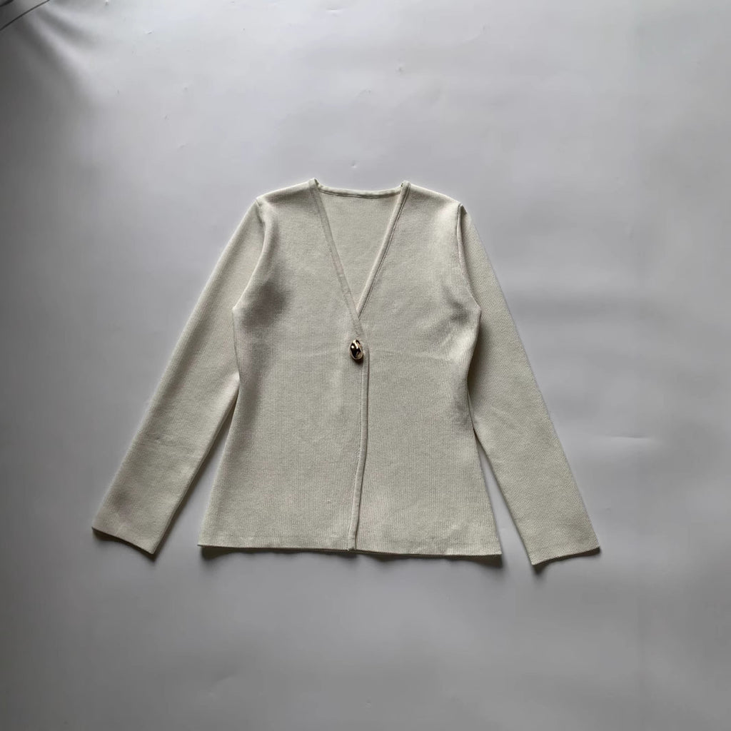 Ladies Fine V-Neck Cardigan with Decorative Button and Boxy Silhouette Fashion Glam