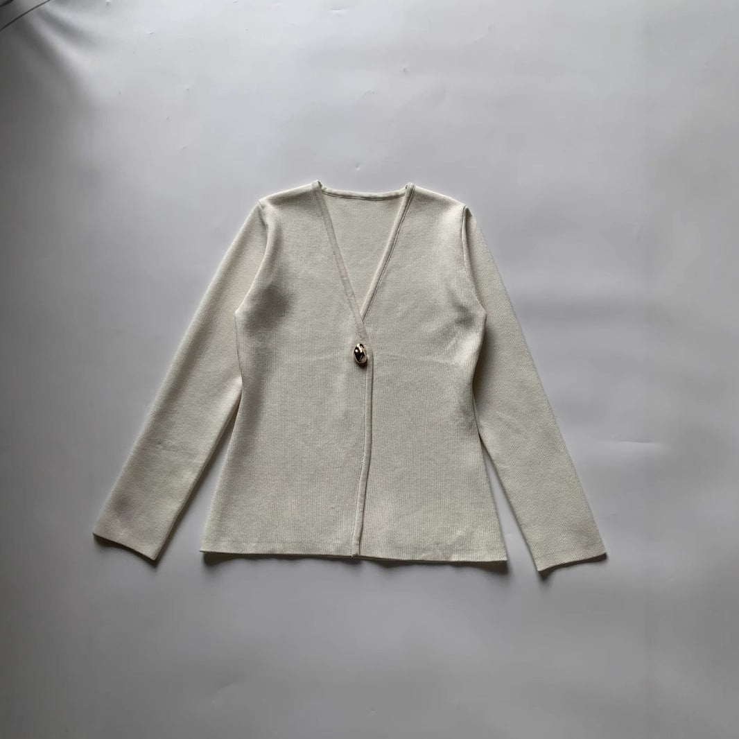 Ladies Fine V-Neck Cardigan with Decorative Button and Boxy Silhouette Fashion Glam