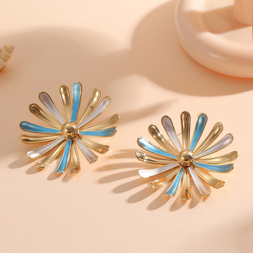 Women’s Flower Earrings in Modern 3D Design Fashion Glam