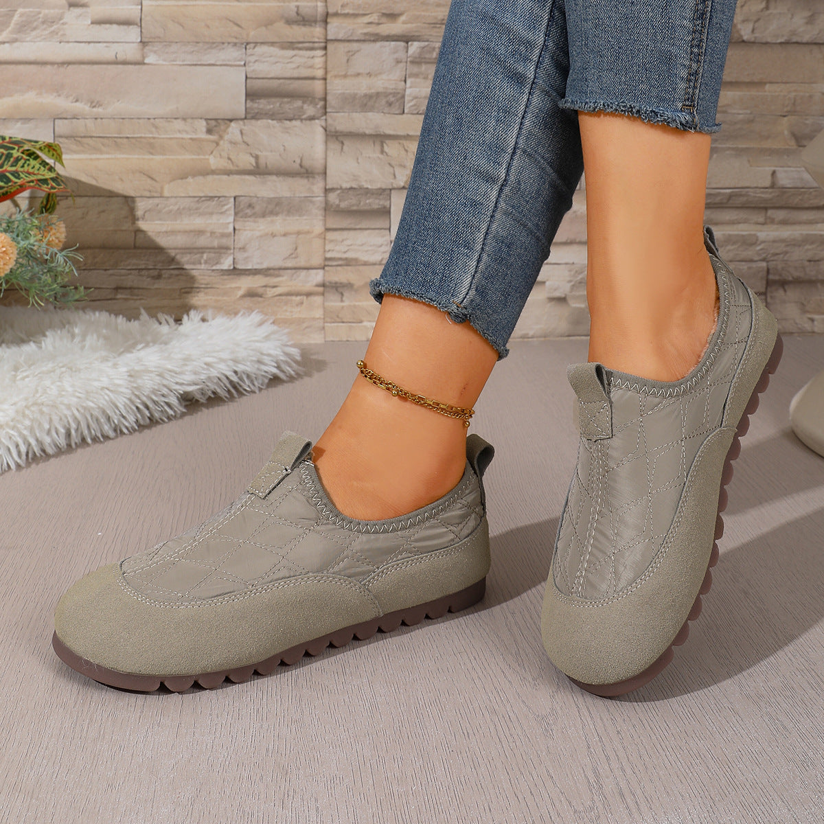 Women's Padded Quilted Slip-On Leisure Shoes with Non-Slip Profiling Sole Fashion Glam