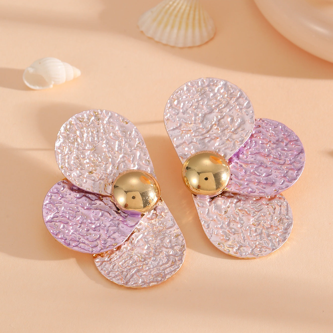 Women's ear clips in elaborate floral pattern Fashion Glam