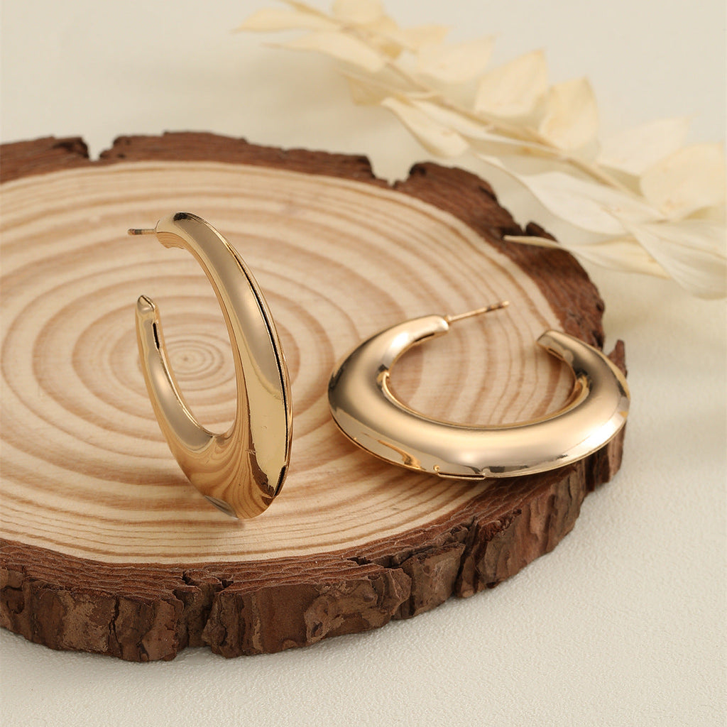 Women's Hanging Earrings in Modern Crescent Design Fashion Glam