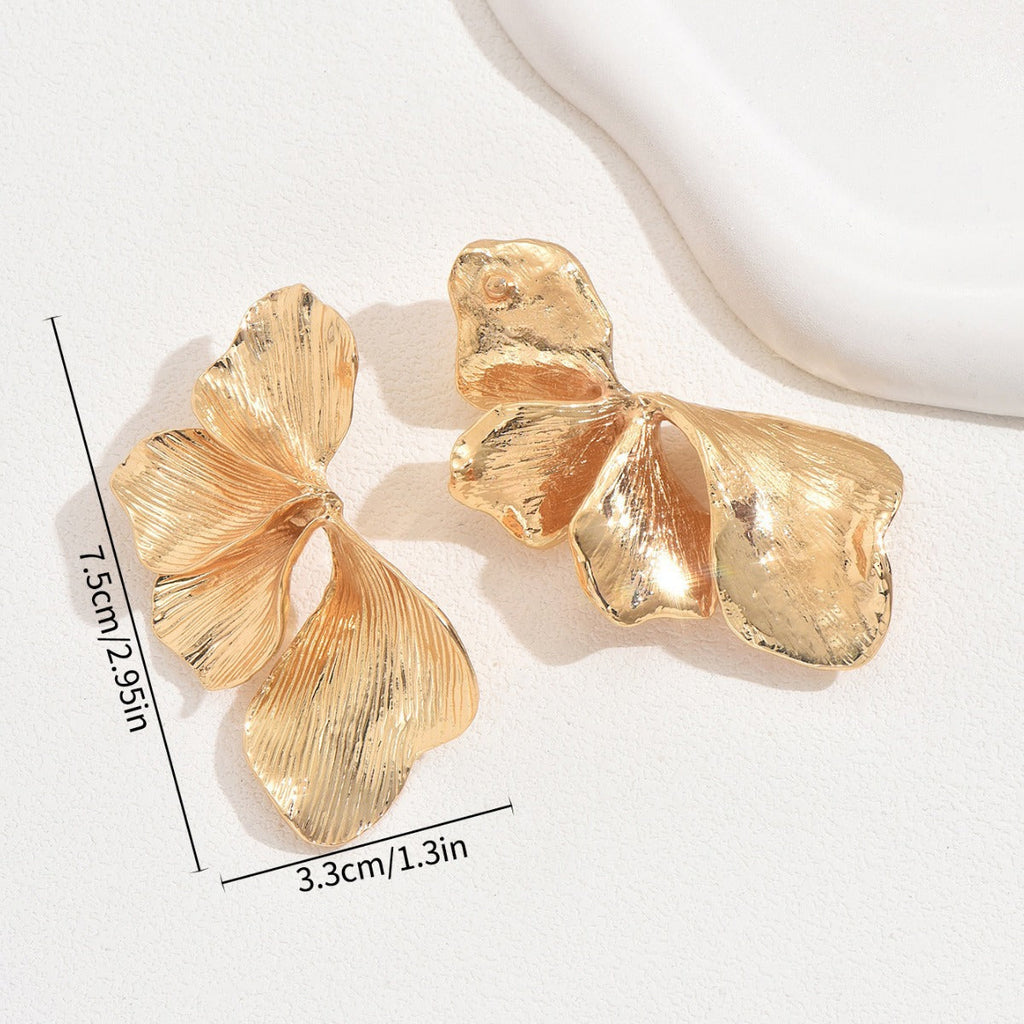 Women's ear clips in an elegant, textured design Fashion Glam