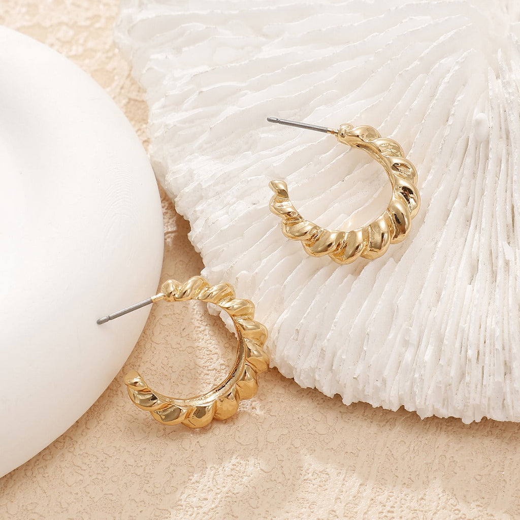 Women Hanging Earrings with Elegant Wave Design Fashion Glam
