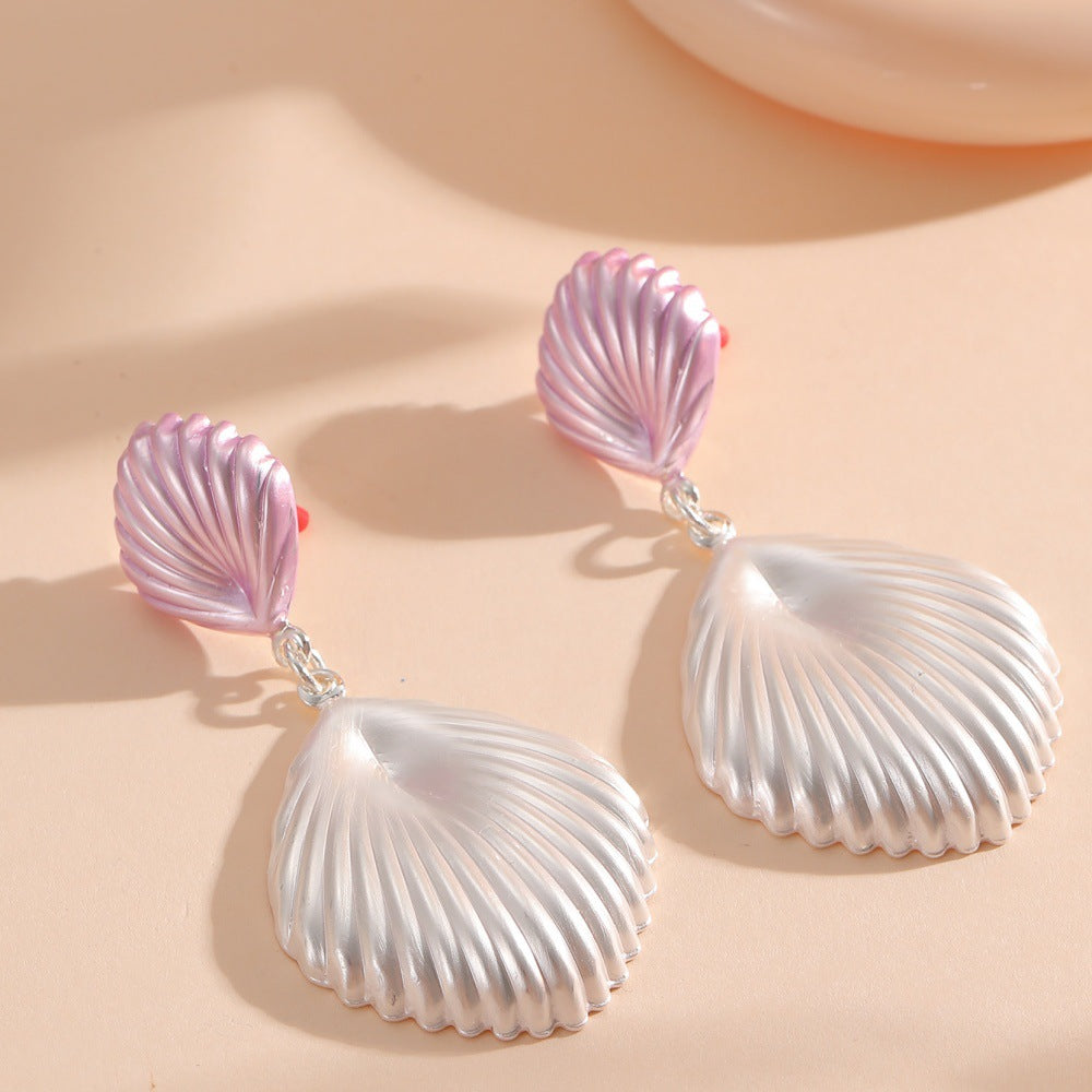 Ladies Hanging Earrings in Elegant Shell Design Fashion Glam