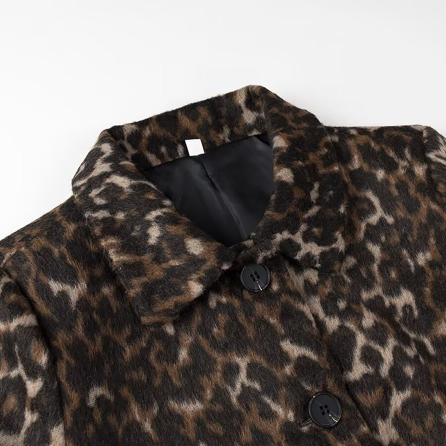 Ladies short jacket in boxy cut with leopard print and flap pockets Fashion Glam