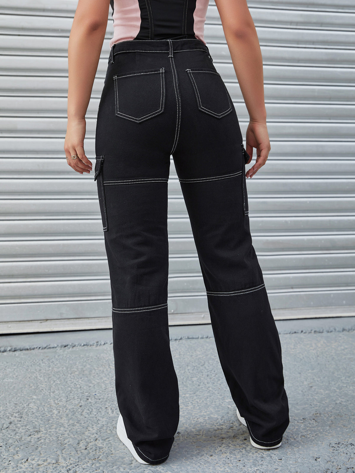 Women's High-Waisted Cargo Pants with Contrast Stitching and Straight Leg Fashion Glam