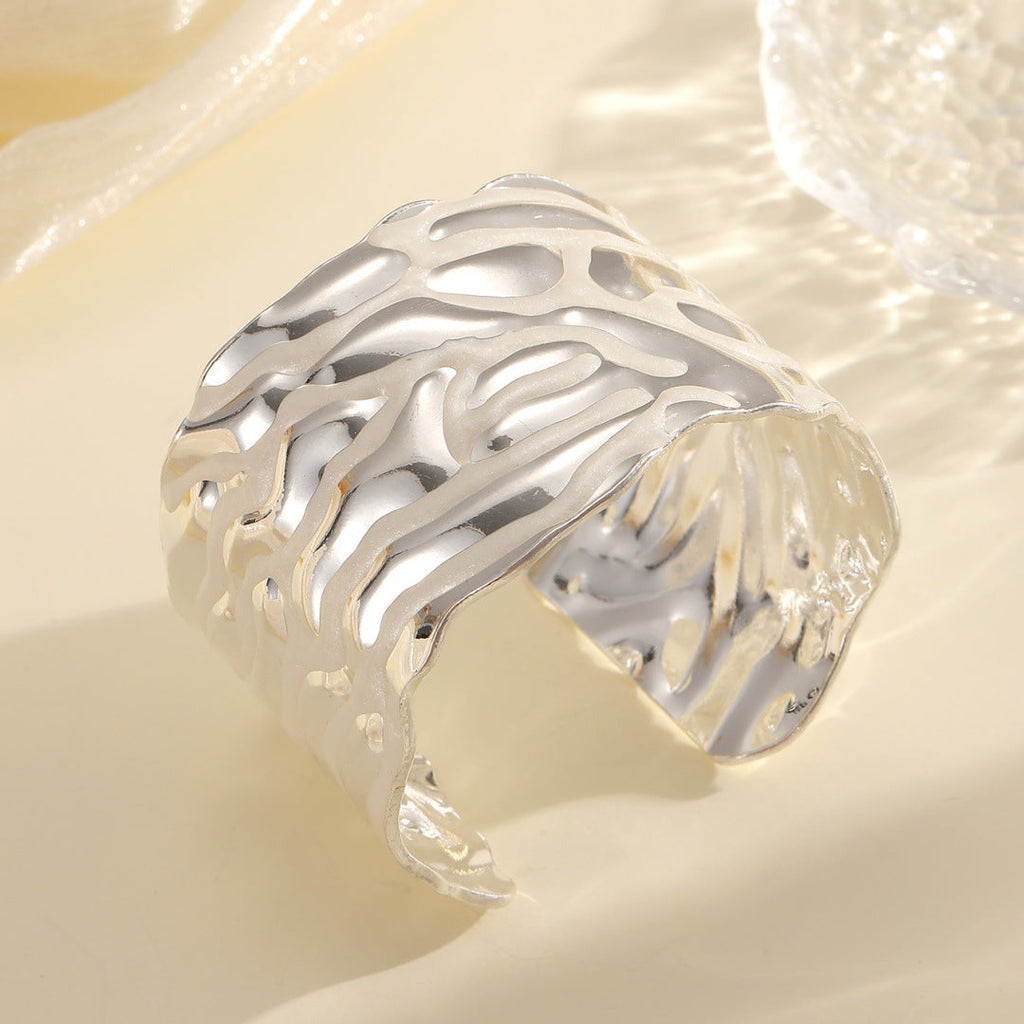 Women Open Bangle with Artistic Wave Pattern Fashion Glam