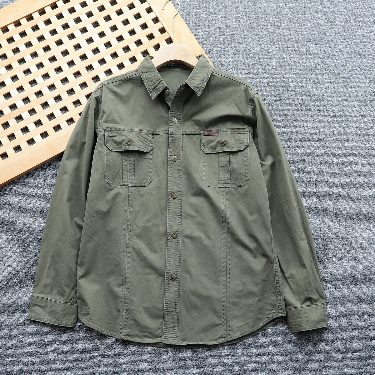 Men's shirt jacket made of cotton twill with chest flaps and button placket Fashion Glam