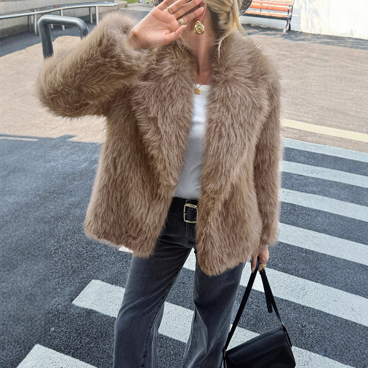 Ladies short jacket made of dense high-pile faux fur with voluminous lapel Fashion Glam