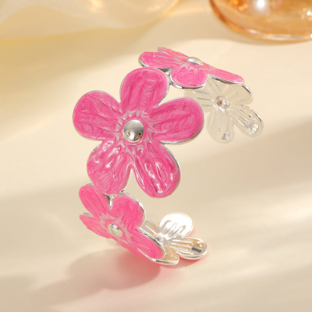 Women's bracelet made of high-quality metal with floral design Fashion Glam