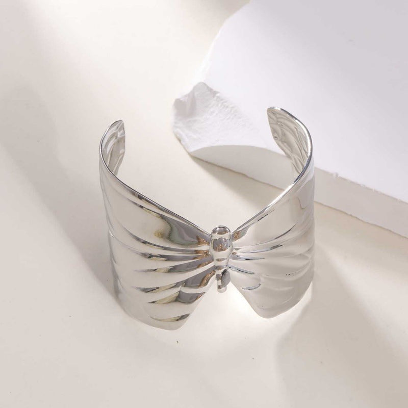 Women's Open Bangle with Elegant Wave Design Fashion Glam