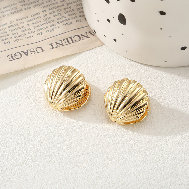 Women's ear clips in elegant shell design Fashion Glam