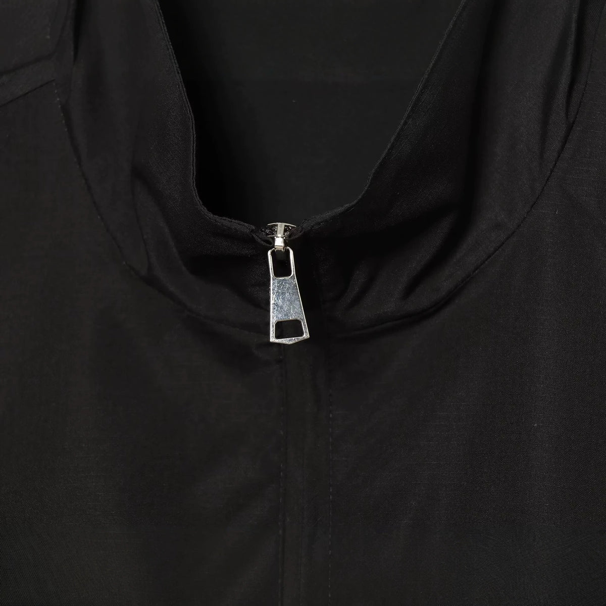 Women's lightweight adjustable windbreaker with stand-up collar, drawstring and tulle trim Fashion Glam