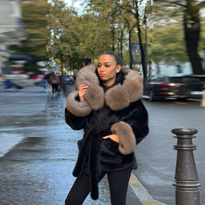 Ladies short coat made of luxurious faux fur with quilted inner lining, hood collar and waist belt Fashion Glam