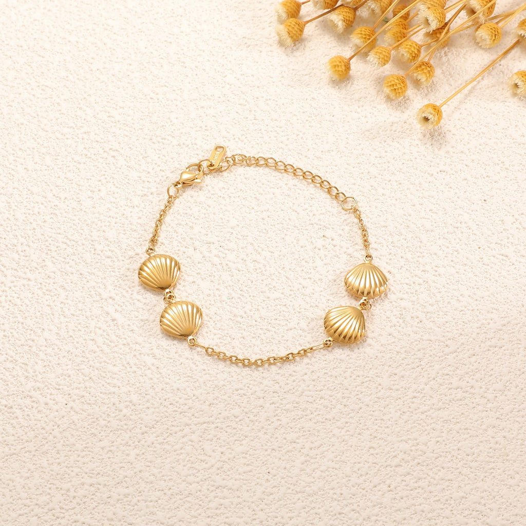 Ladies' bracelet with elegant heart design and fine link chain Fashion Glam