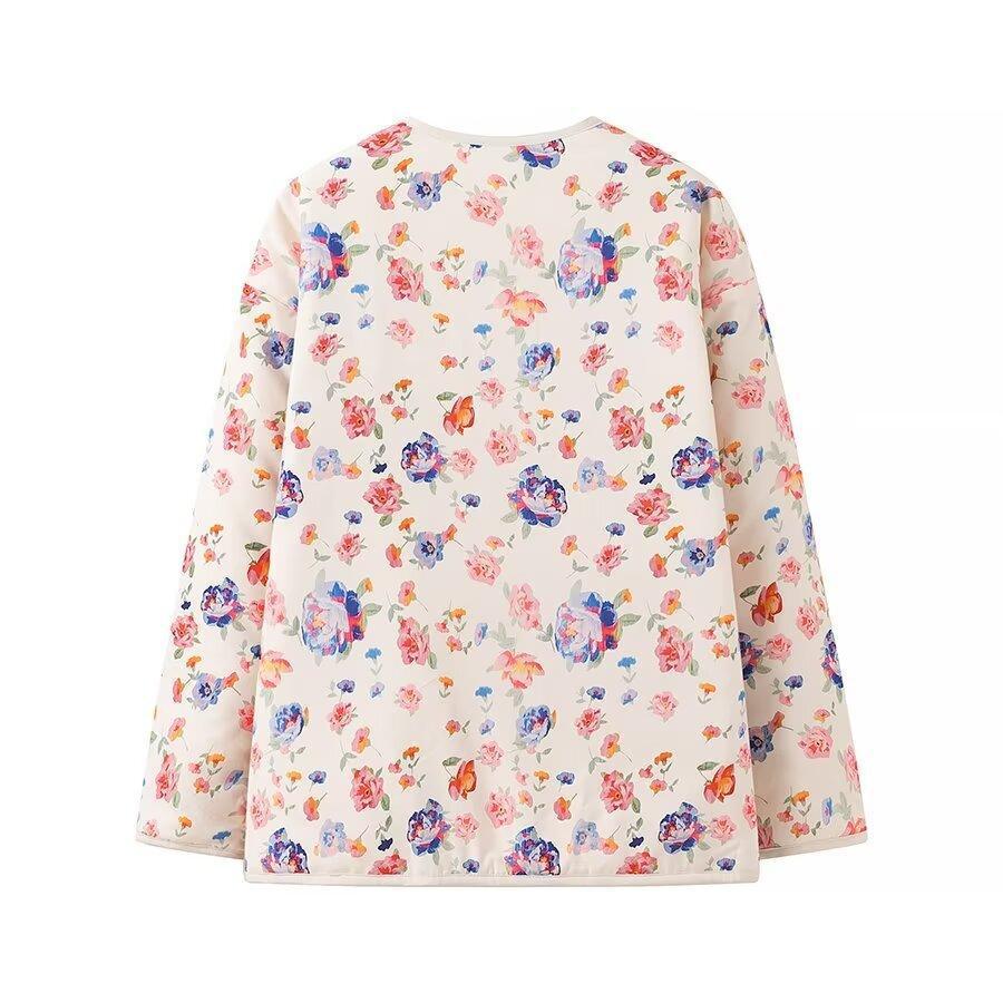 Women Lightweight Quilted Transitional Jacket with Floral Allover Print, Round Neck and Flap Pockets Fashion Glam
