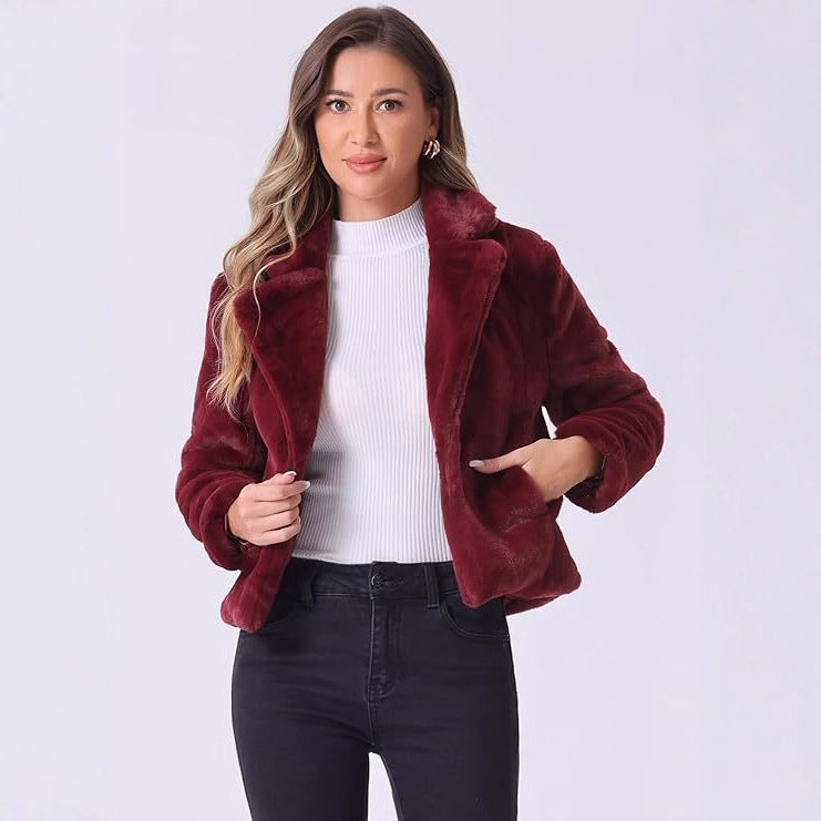 Women’s short jacket made of velvet faux fur with a notched collar and figure-flattering cropped cut Fashion Glam