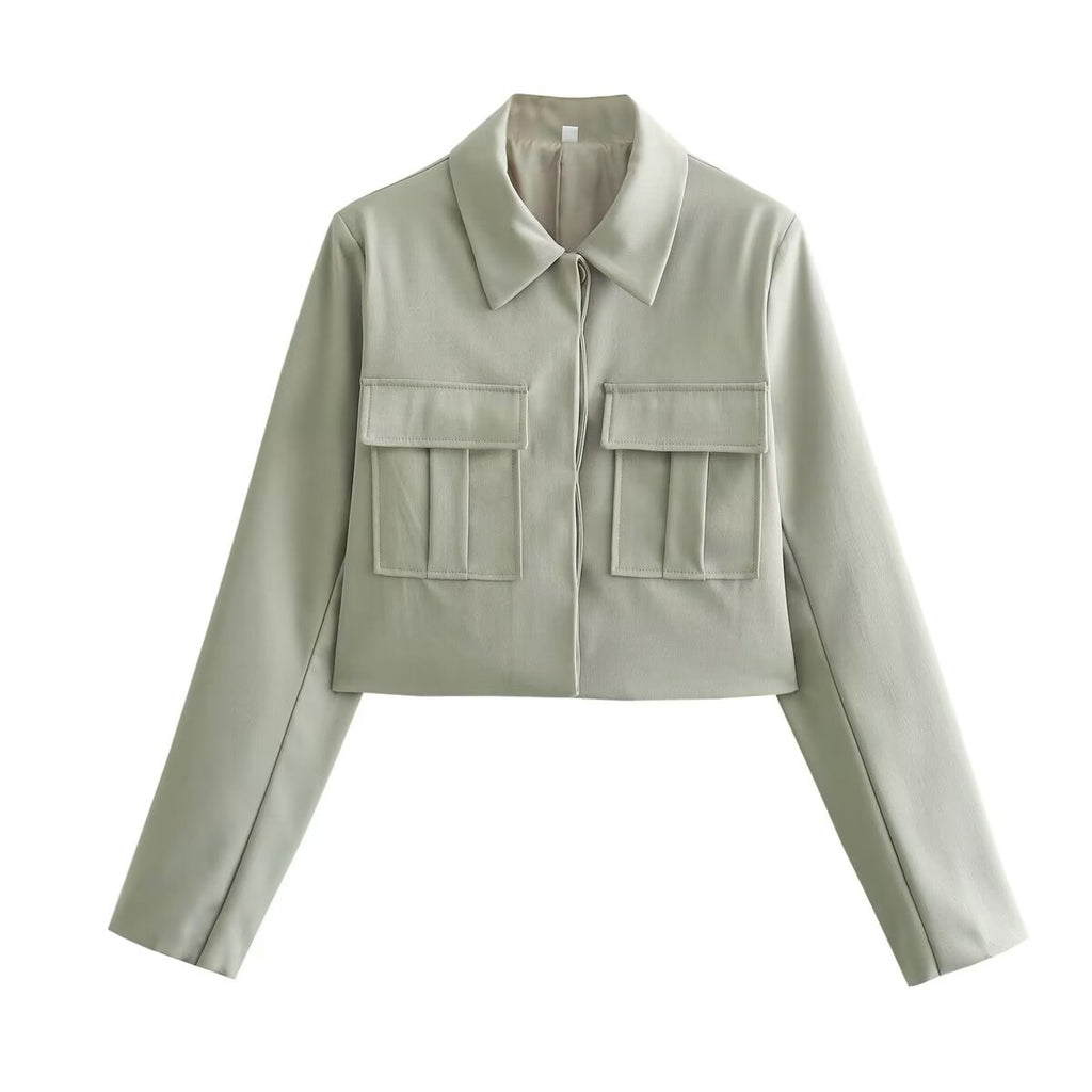 Women's short-cut faux leather jacket in field style with shirt collar and double flap pockets Fashion Glam