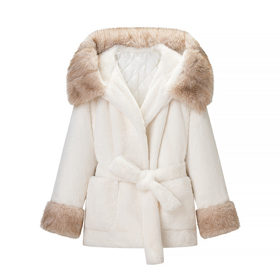 Ladies short coat made of luxurious faux fur with quilted inner lining, hood collar and waist belt Fashion Glam