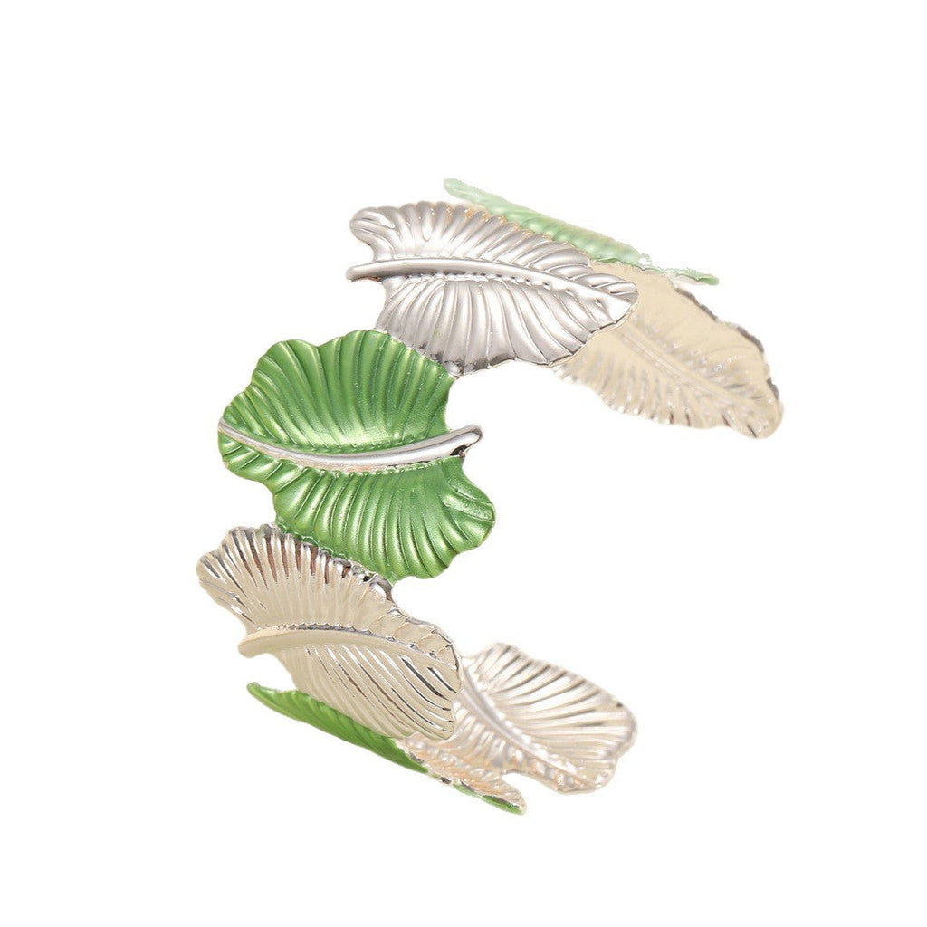 Women’s bracelet with elaborate leaf design Fashion Glam