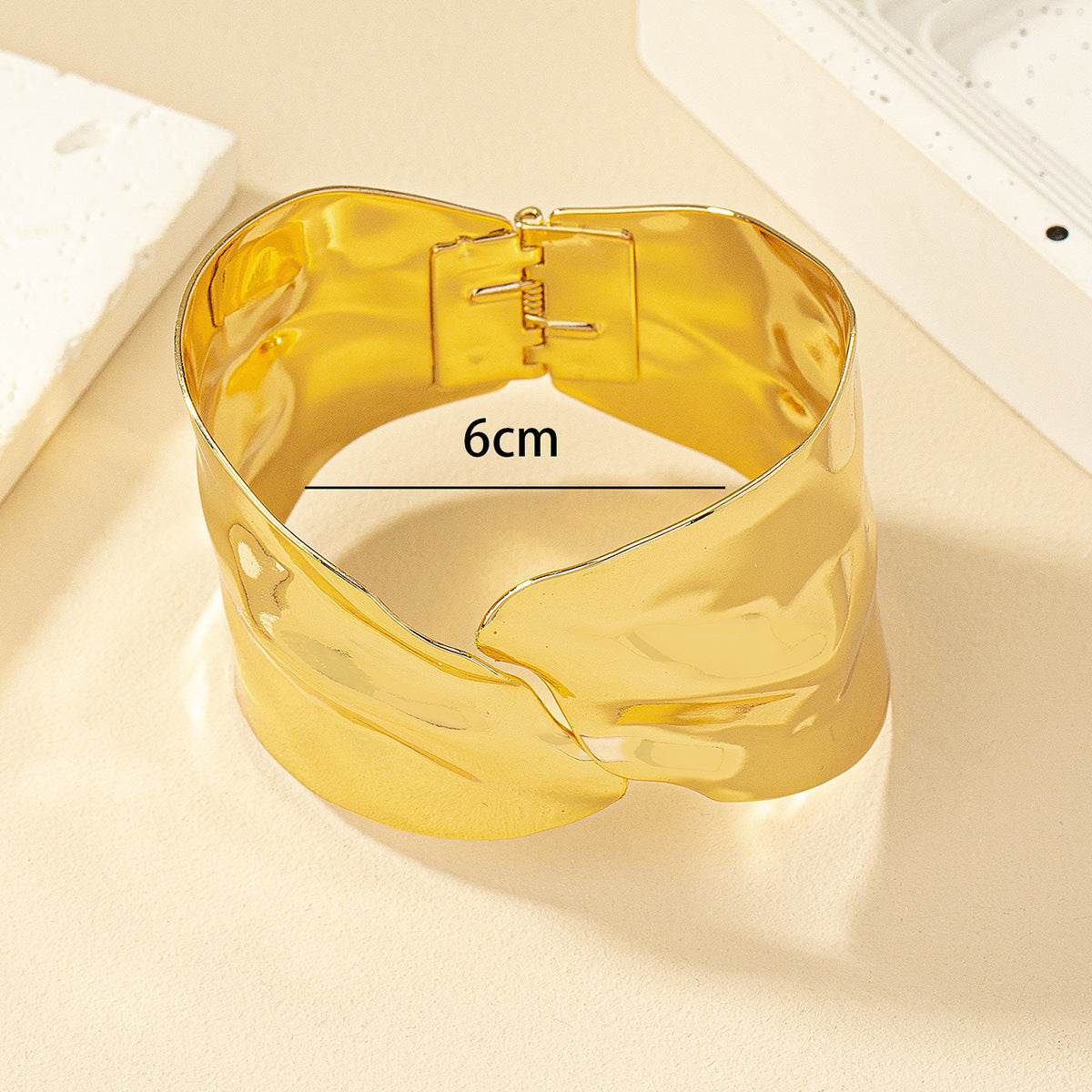 Women's Open Bangle in Stylish, Curved Design Fashion Glam