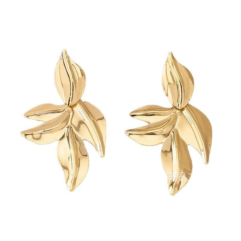 Women’s earrings with elegant leaf design Fashion Glam