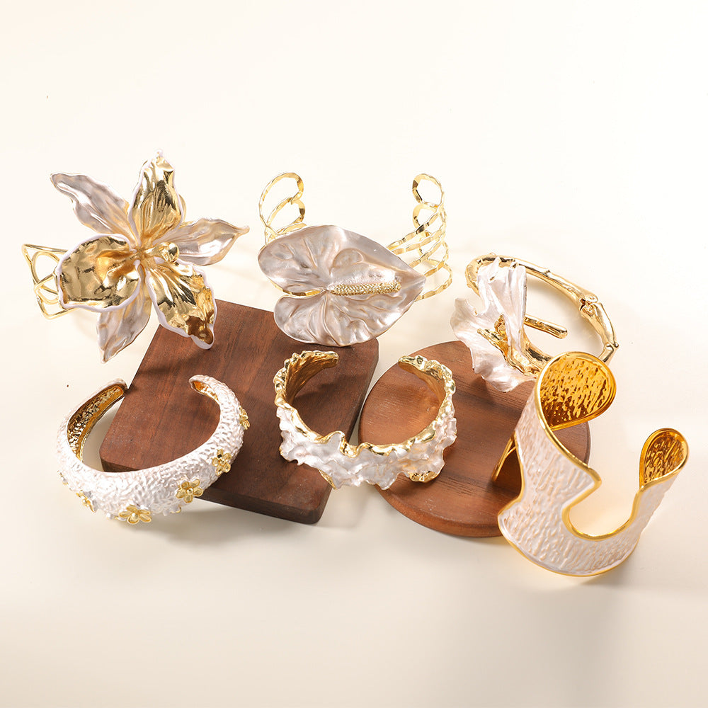Women's bracelet with intricate flower design Fashion Glam