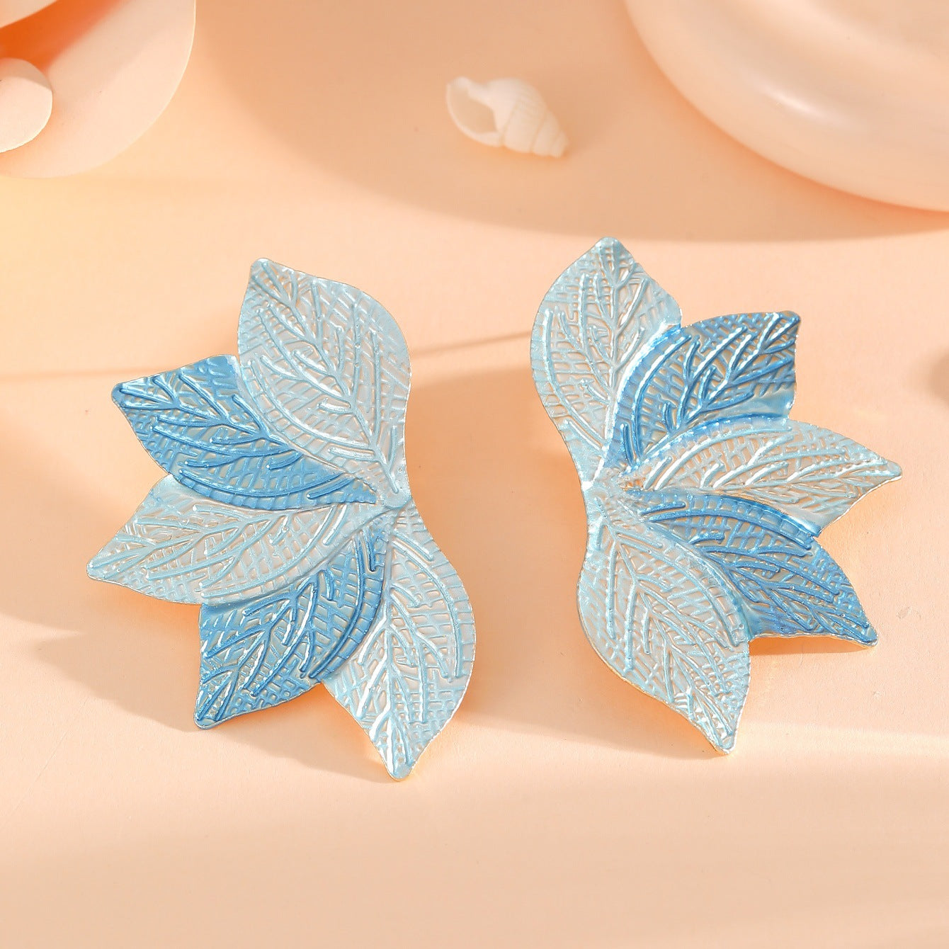 Women’s hair accessory with elaborate leaf design Fashion Glam