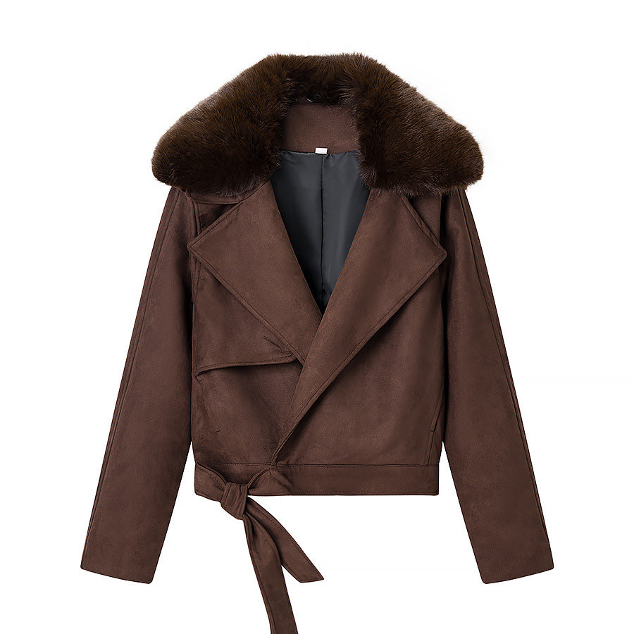 Ladies short-cut aviator jacket made of lambswool imitation with oversized fur collar and boxy silhouette Fashion Glam