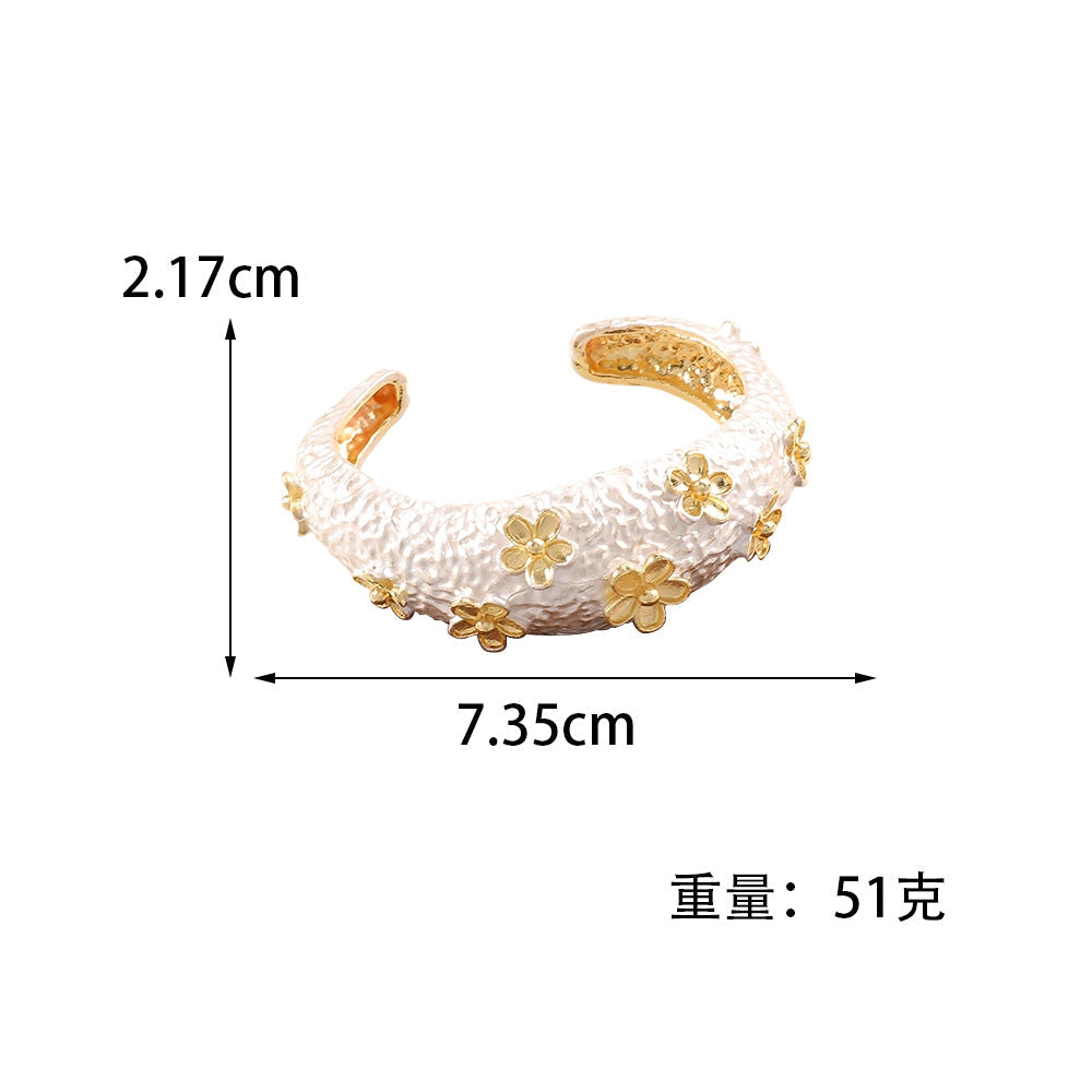 Women's bracelet with intricate flower design Fashion Glam