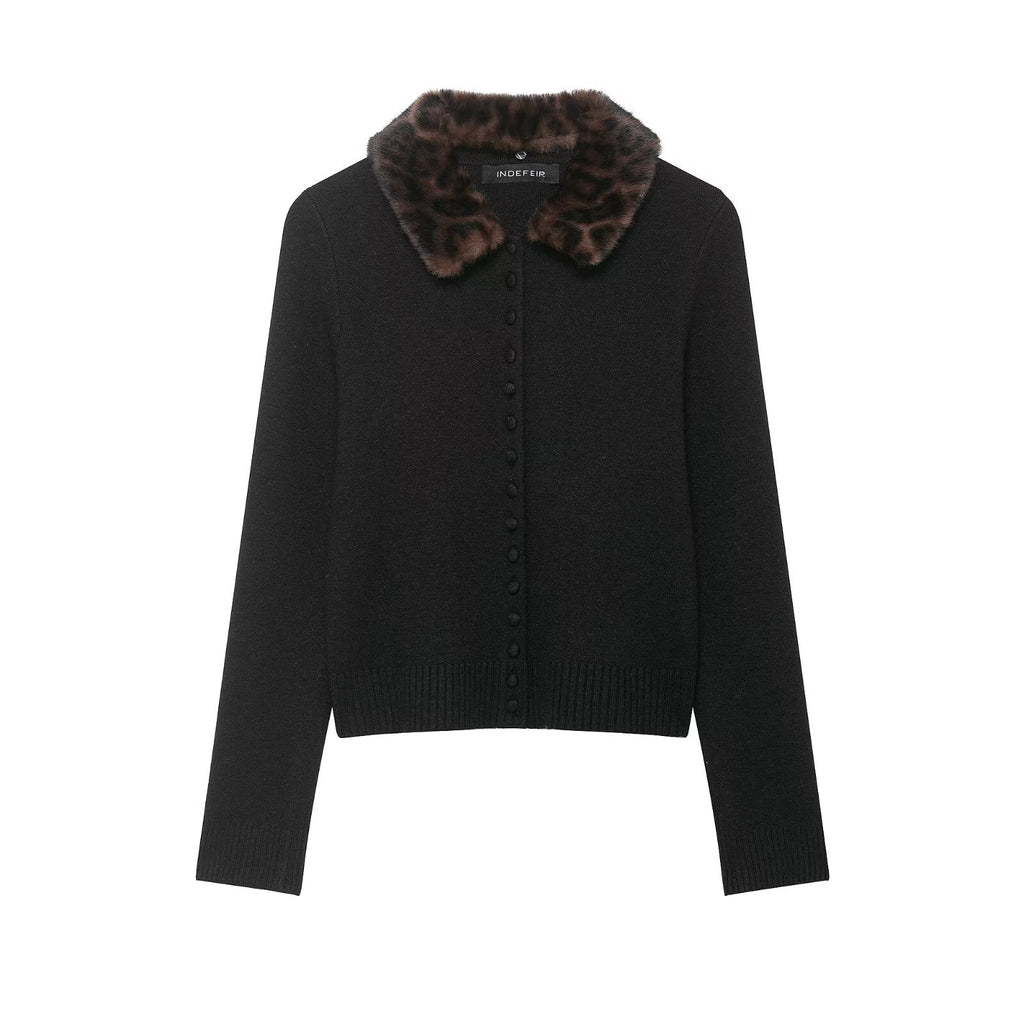 Women's fine-knit cardigan with faux fur collar and concealed button placket Fashion Glam