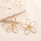 Ladies Hanging Earrings in Artistic Flower Design Fashion Glam