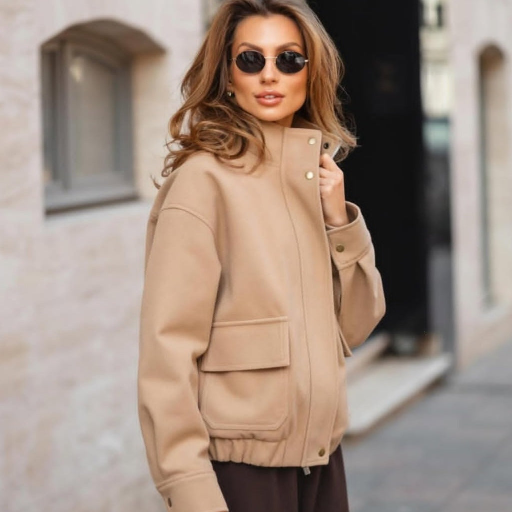 Women’s short jacket made of wool blend in utility look with stand-up collar, flap pockets, and elastic hem Fashion Glam