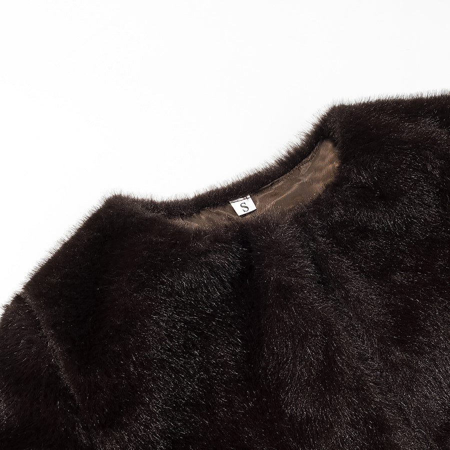 Women's Short-Cut Faux Fur Capelet with Three-Quarter Sleeves and Round Neckline Fashion Glam