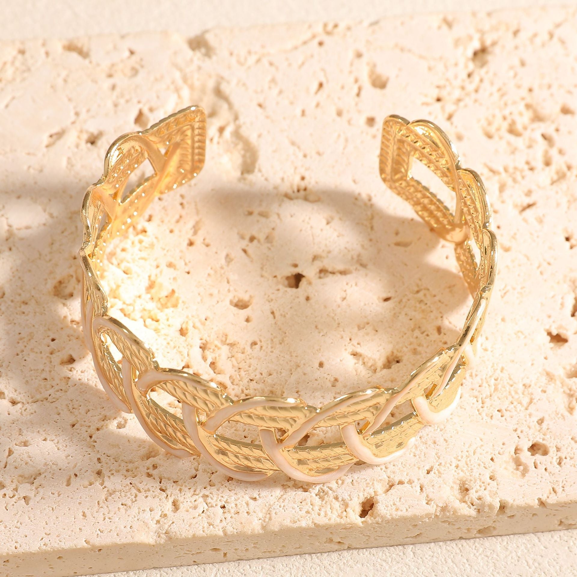 Women Open Bangle with Artistic Braiding Pattern Fashion Glam