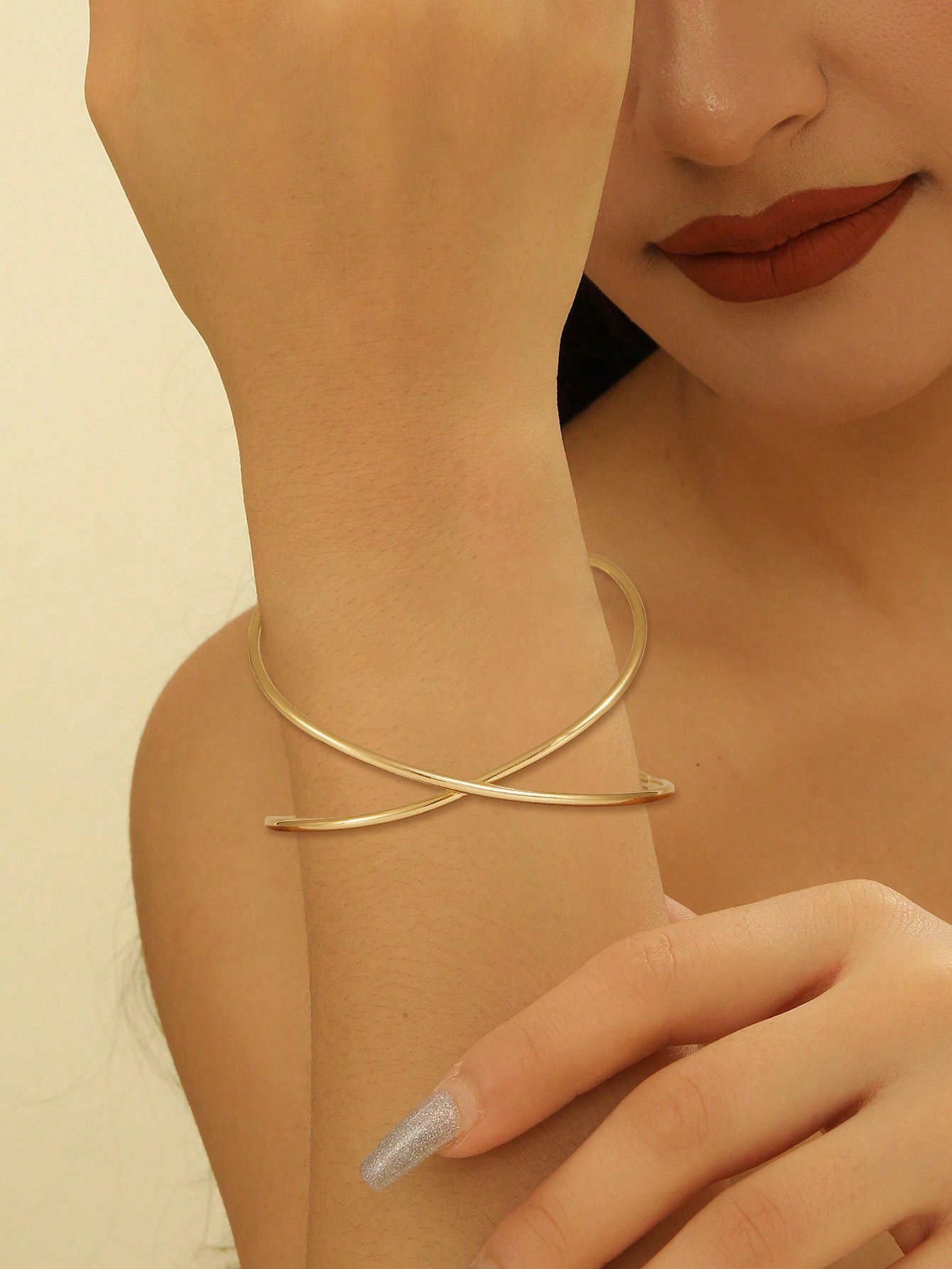 Ladies' bangle with elegant curved design Fashion Glam