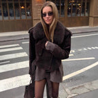 Ladies short-cut aviator jacket made of lambswool imitation with oversized fur collar and boxy silhouette Fashion Glam