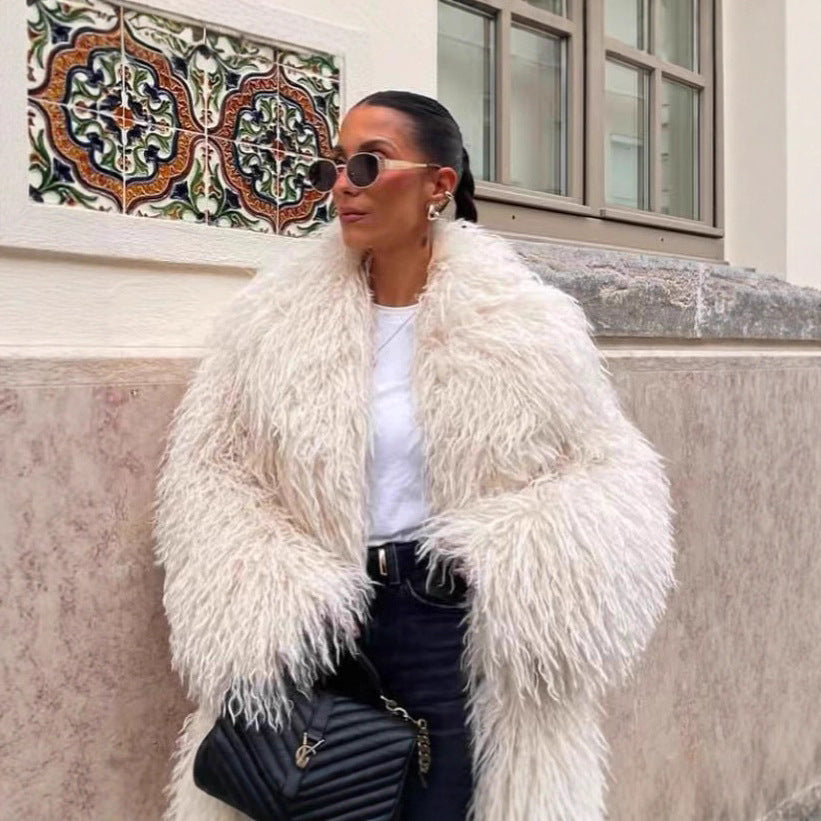 Ladies short jacket made of luxurious long-pile faux fur with voluminous pile Fashion Glam